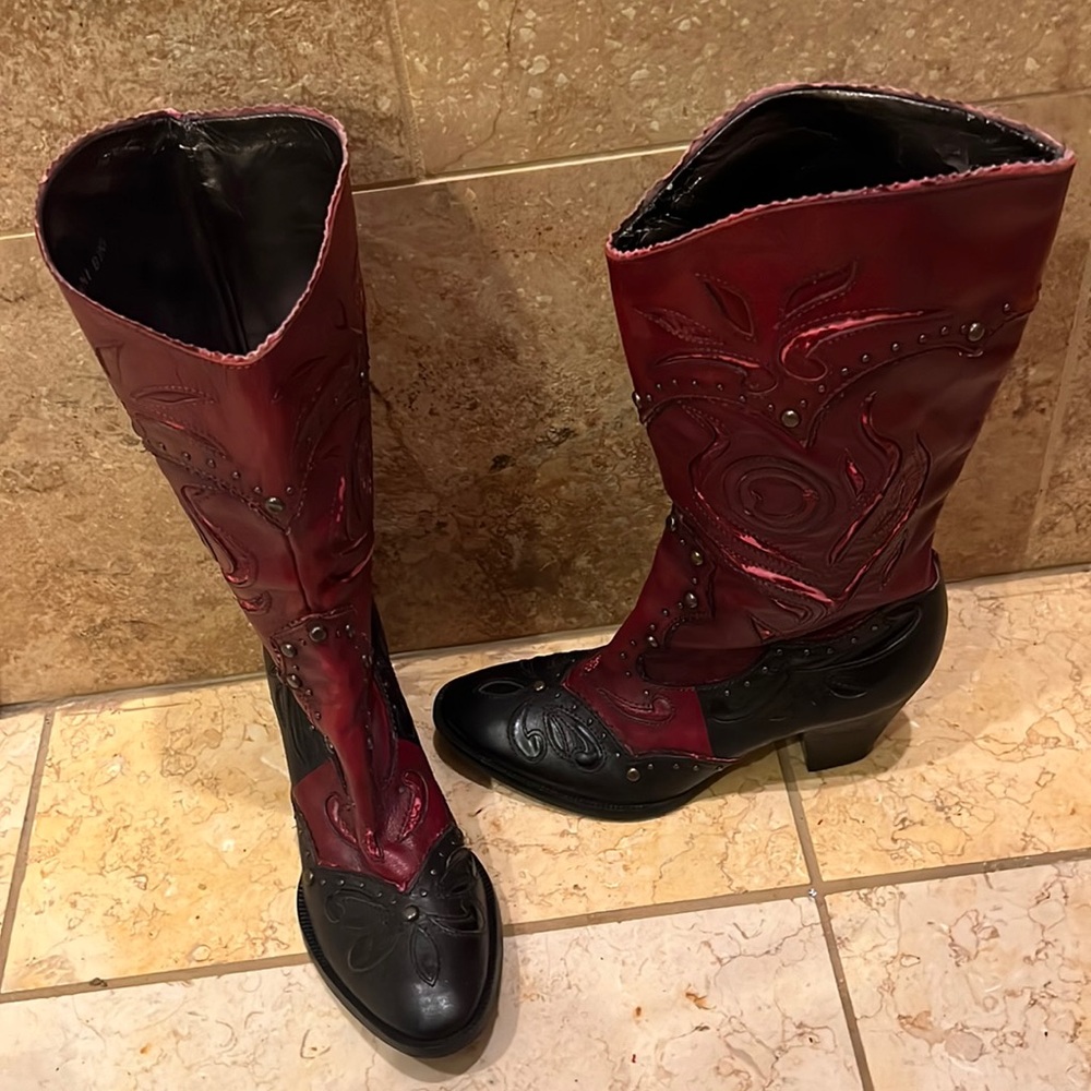 Gianni Bini cowboy boots size 8.5 M Dark Raisin and black color